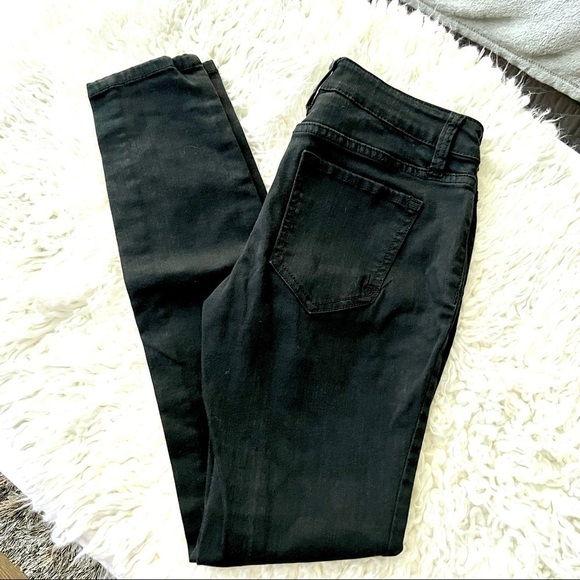 Bebe Skinny Jeans with Embroidered Accents! Sz 25 🛍️💕 - Picture 2 of 14